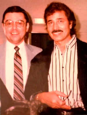 Dan_Hogan_with_Engelbert_Humperdinck_1988.jpg (51869 bytes)