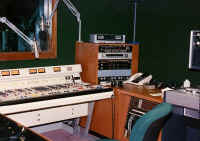 Production room at Star 101 in Orlando in 1990-Jaime Lerner.jpg (59850 bytes)