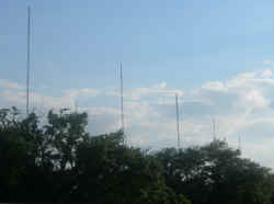 wdyz990 tower array.jpg (2945573 bytes)